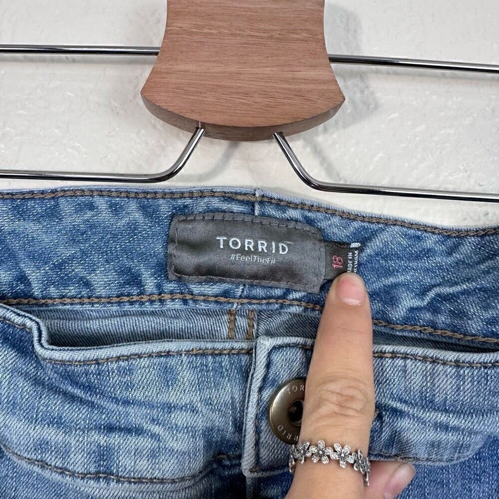 Torrid 5 Inch Vintage Stretch Mid-Rise Short Size 18 - Picture 5 of 10